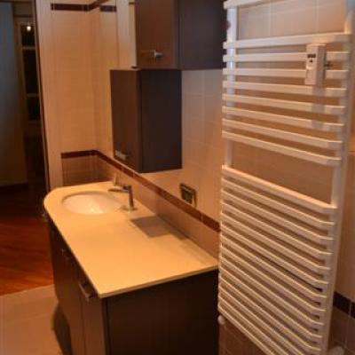 Ristrutturazione Bagno Con Fornitura E Posa Ceramiche Da Pavimento E Rivestimento Mobile Porta Lavatrice Termoarredo E Sanitari